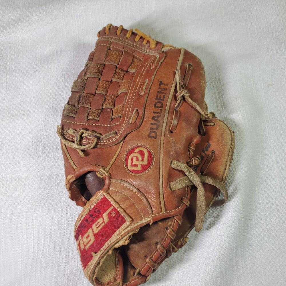 Tiger 10 Inch Youth Baseball Glove BGJ-5008 Right Hand Throw Brown